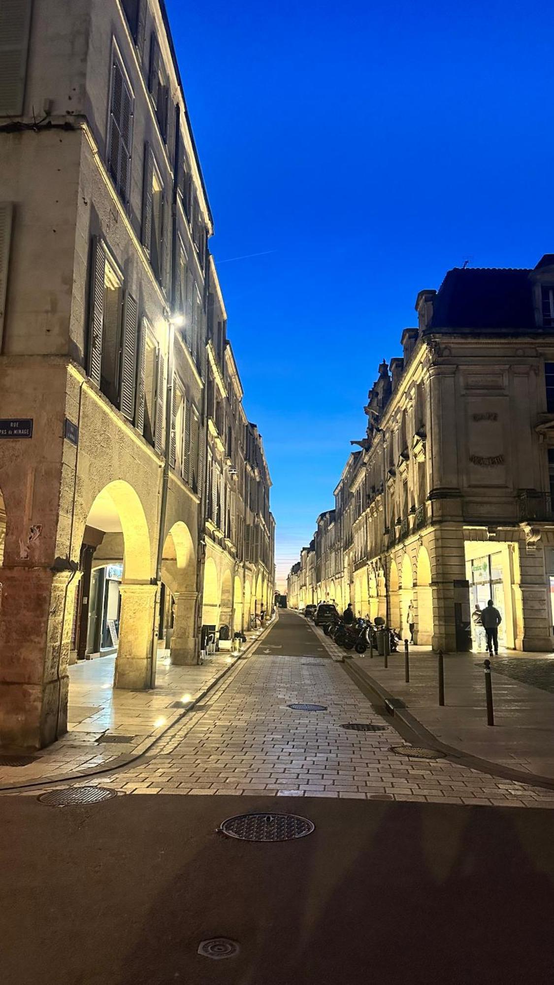 Hyper Centre A 80M Du Vieux Marche, T2 Calme Vue Sur Les Toits Rue Du Minage Daire La Rochelle  Dış mekan fotoğraf